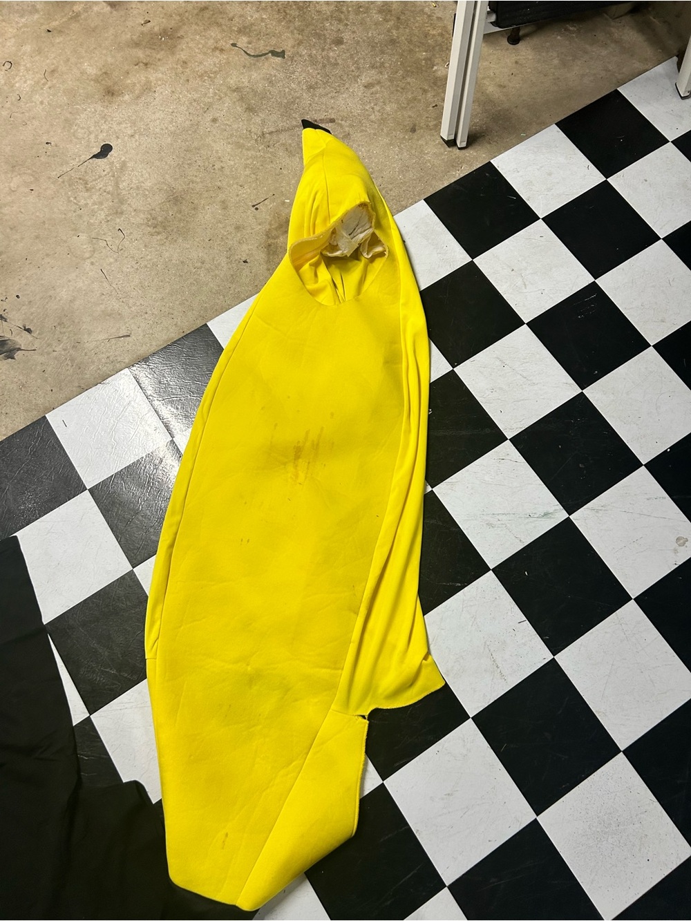 Men’s banana Halloween costume